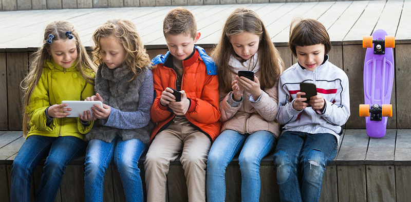 positive-and-negative-effects-on-social-media-on-kids-and-teens positive-and-negative-effects-on-social-media-on-kids-and-teens