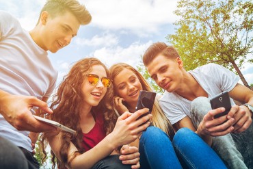best-games-you-can-play-with-friends-on-phone-in-2023 best-games-you-can-play-with-friends-on-phone-in-2023