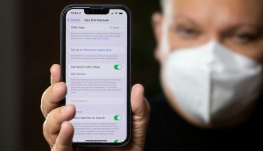 face-id-with-a-mask-for-iphone-12-and-iphone-13 face-id-with-a-mask-for-iphone-12-and-iphone-13